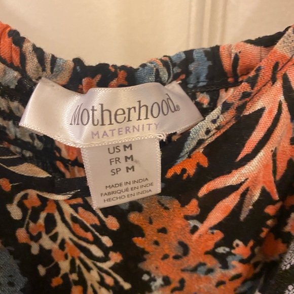 These maternity dresses are beautiful and comfortable. - Picture 2 of 6